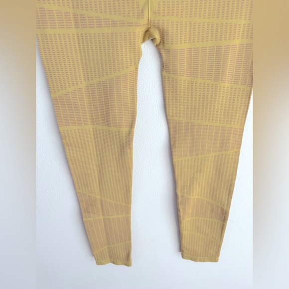 Fabletics Define PowerHold High-Waisted Legging In Gridlock Size Medium - Picture 9 of 11